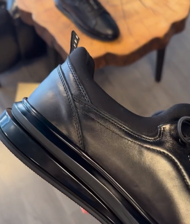 Men's comfortable leather sneakers