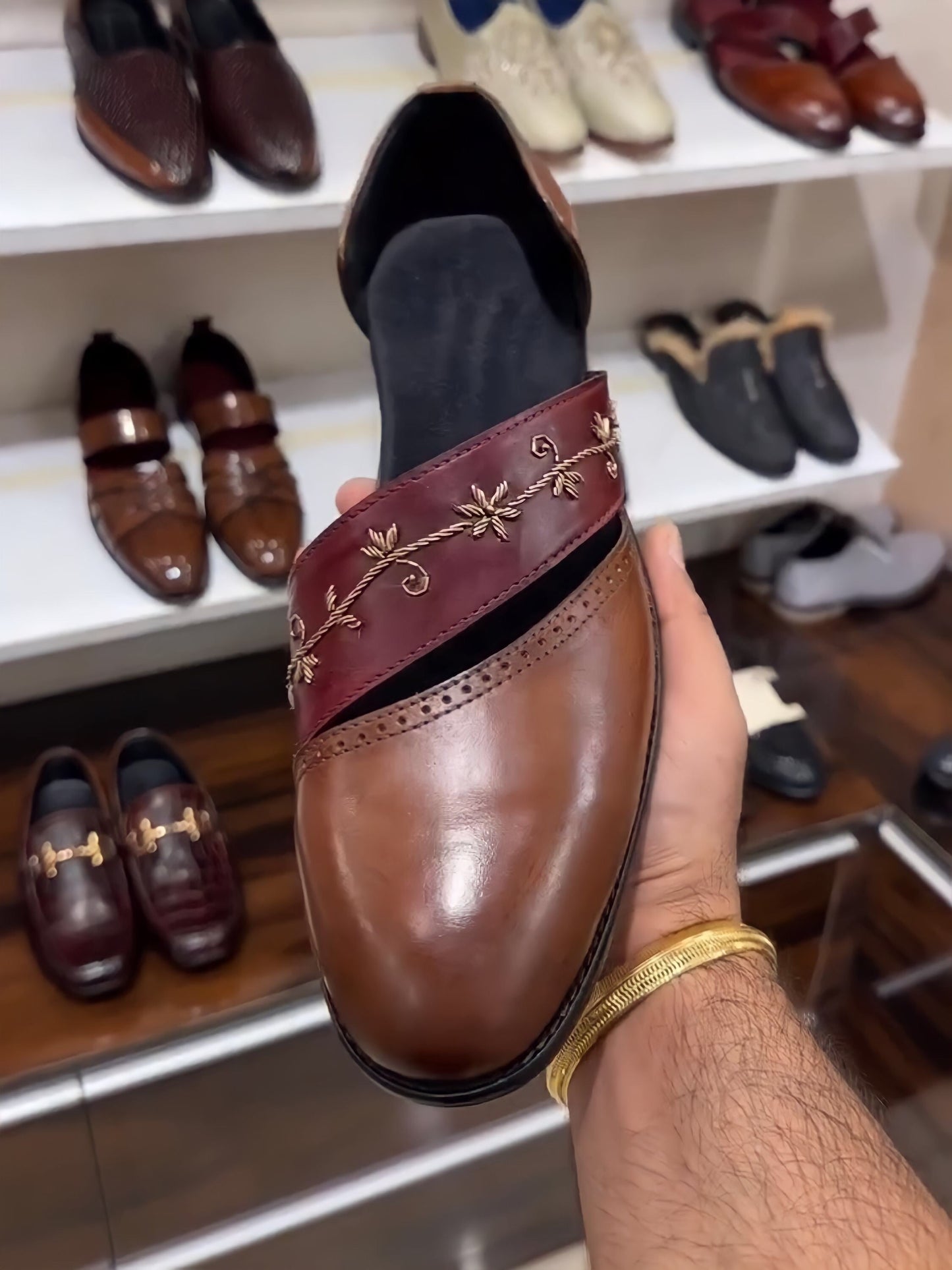 Elegant embroidered leather Patina Sandals