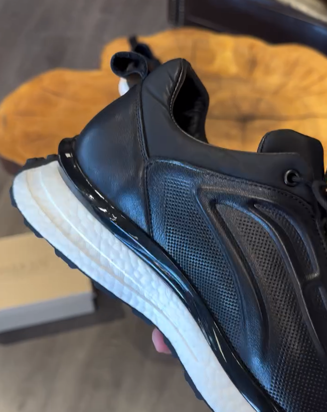 Comfortable and versatile sneakers for men