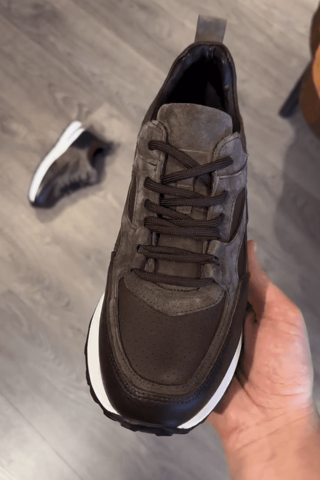 Versatile and comfortable casual sneakers