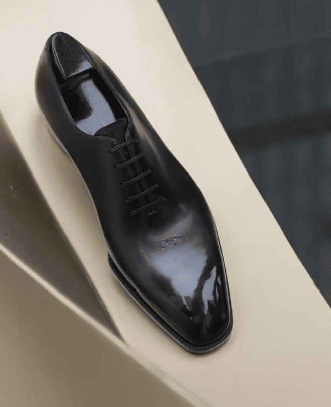 Minimalist hand-polished leather shoes