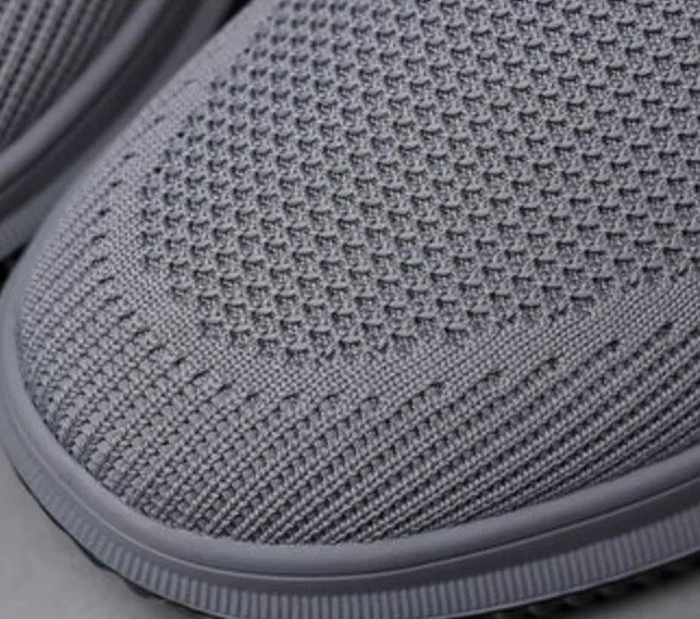 Solid color breathable soft sole sports shoes