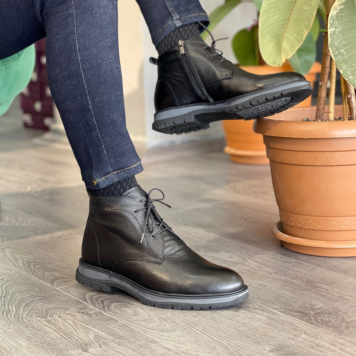 Leather Plain Toe Detroit Chukka Boots