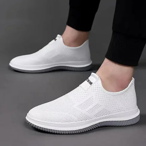 Solid color breathable soft sole sports shoes