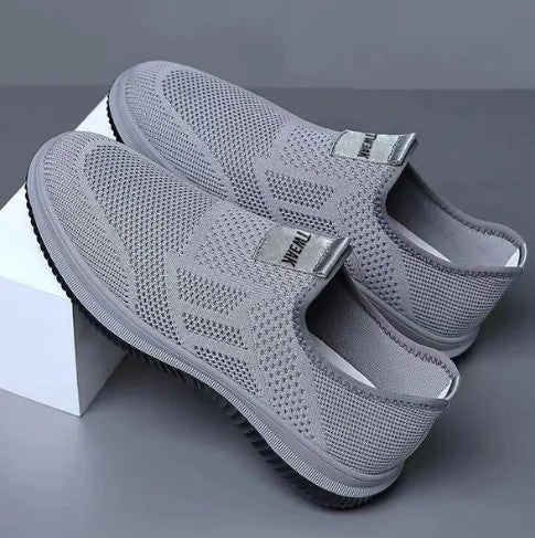 Solid color breathable soft sole sports shoes