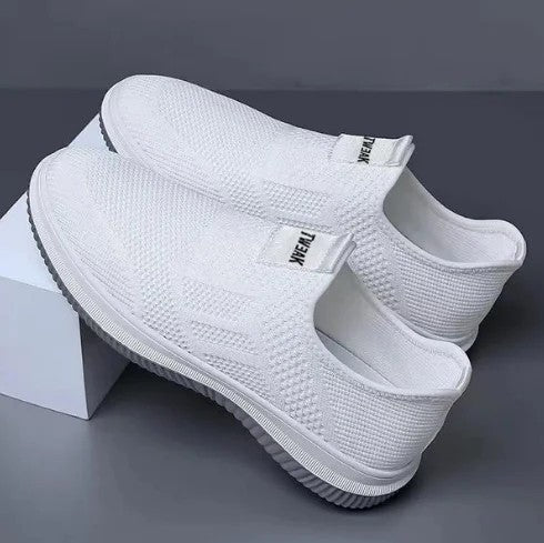 Solid color breathable soft sole sports shoes