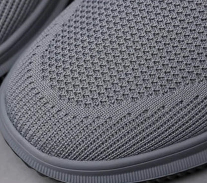 Solid color breathable soft sole sports shoes