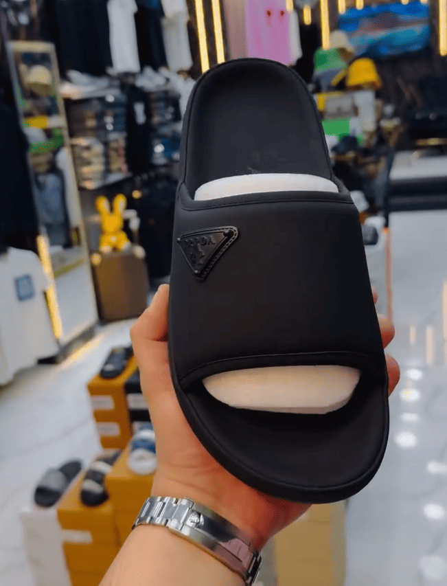 Rubber non-slip comfortable slippers